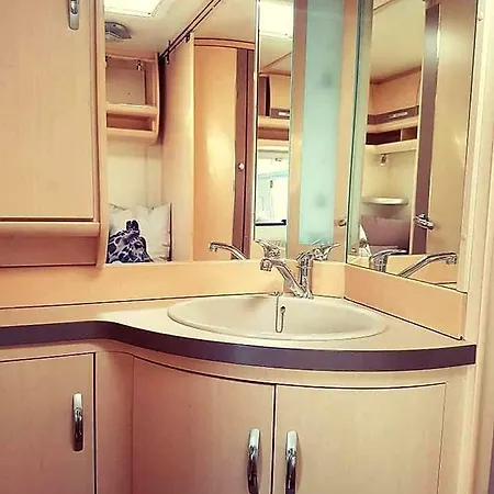 Κάμπινγκ Przyczepa Kempingowa Vip Chalupy I Linia Brzegowa Chałupy